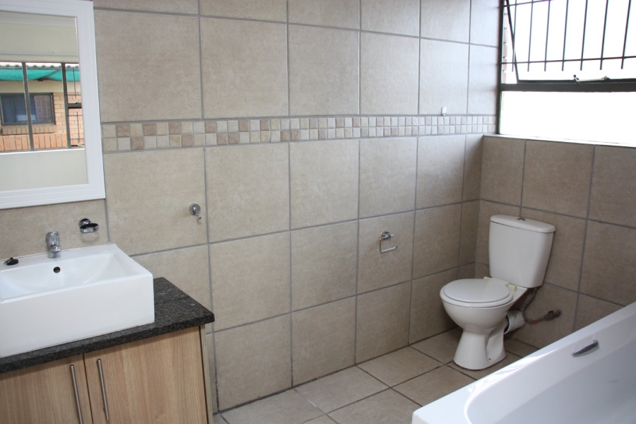 2 Bedroom Property for Sale in Langenhovenpark Free State